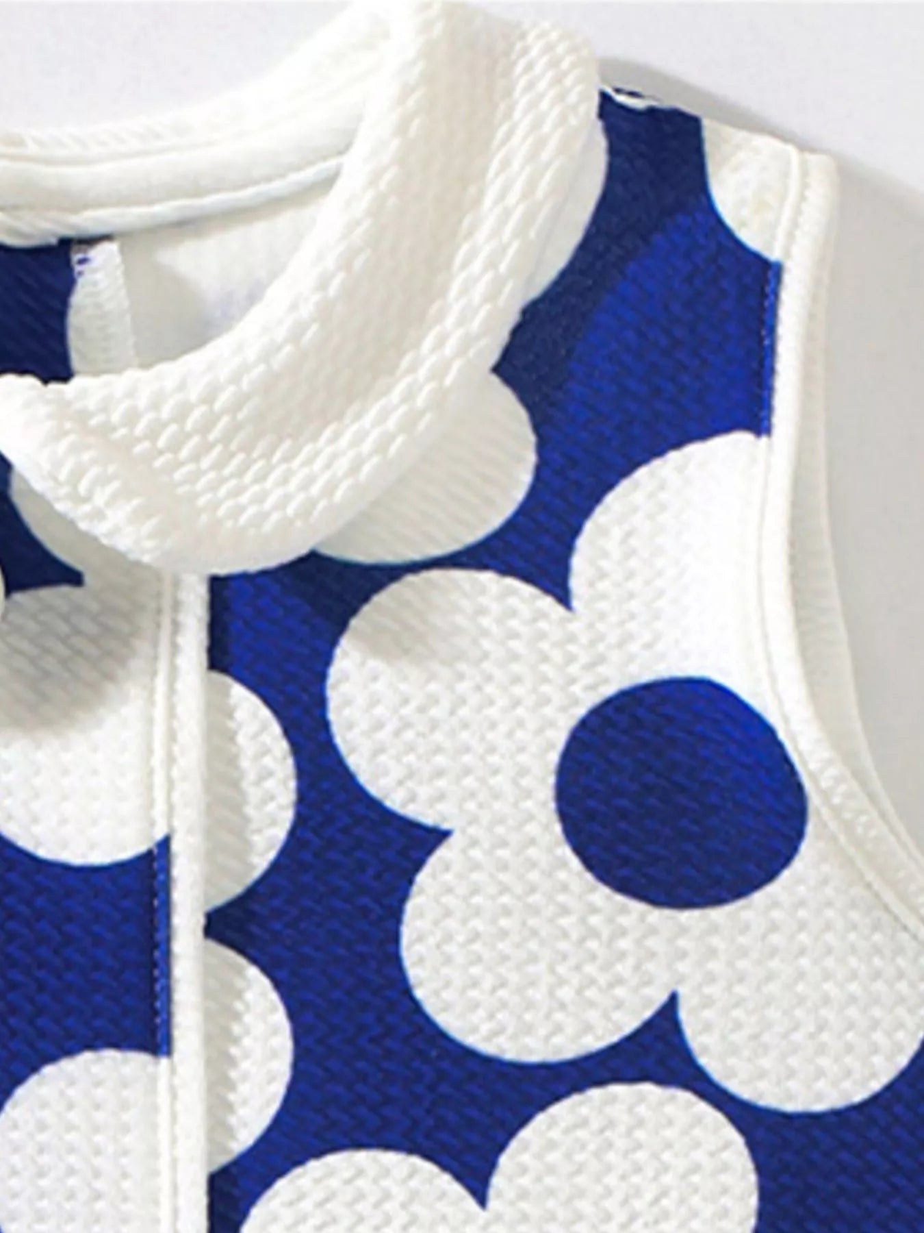 Floral Print Sleeveless Dress Close up collar area